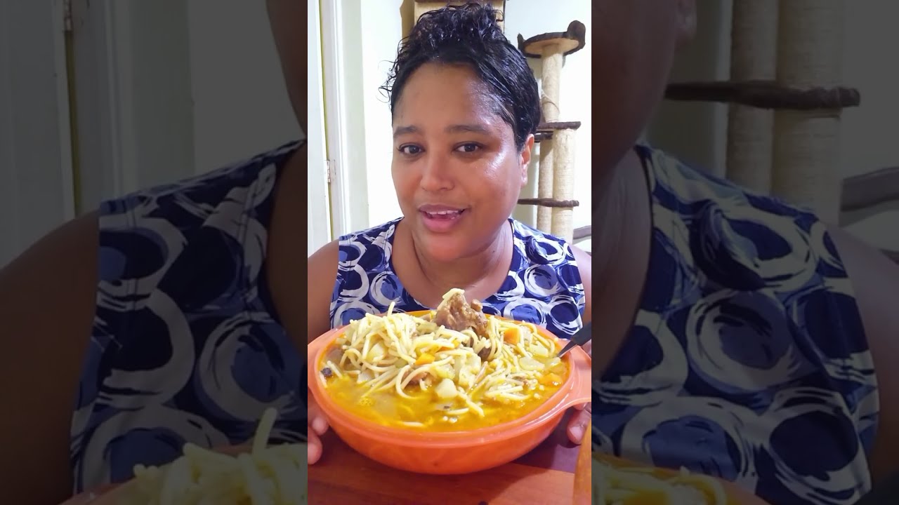 #mukbang #comendomuito sopão de macarrão com osso carnudo legumes pimenta 
