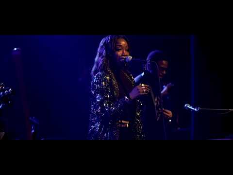 Estelle Performs NEW SONG "Queen"