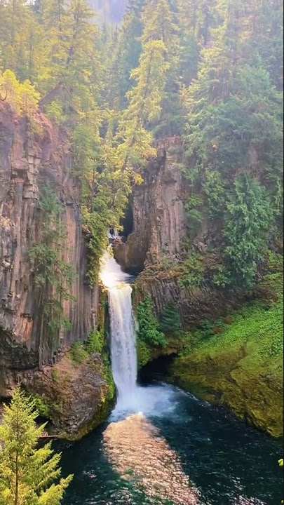Pemandangan Sejuk Air Terjun