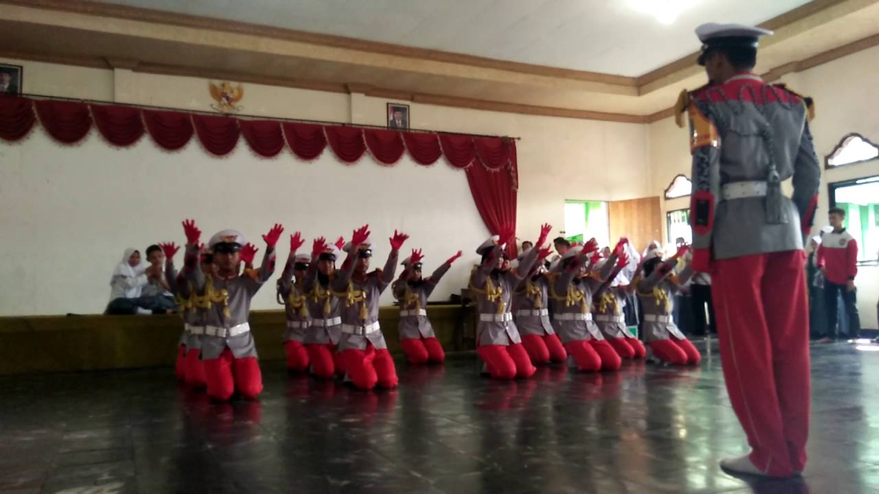 DEMO PASKIBRA SMA WACHID HASYIM 2 TAMAN (KOPASWA)