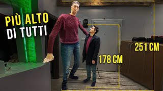 L'uomo Più Alto del Mondo (251 cm)