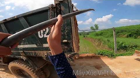 Công Trình Đào Ao Đã Song Chuyển Máy Xúc Lên Xe Ô Tô Chở Máy Đến Công Trình Mới. Doosan Dx55