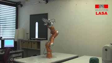 Robot catching flying object