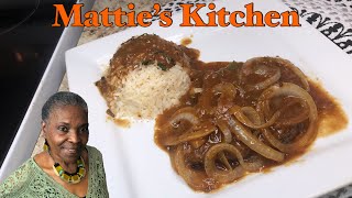 Smothered Cube Steak with Onions and Gravy | Southern Cube Steak Recipe | Mattie's Kitchen