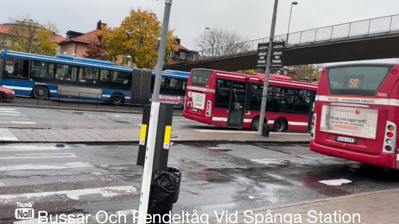 Bussar och Pendeltåg vid Spånga Station