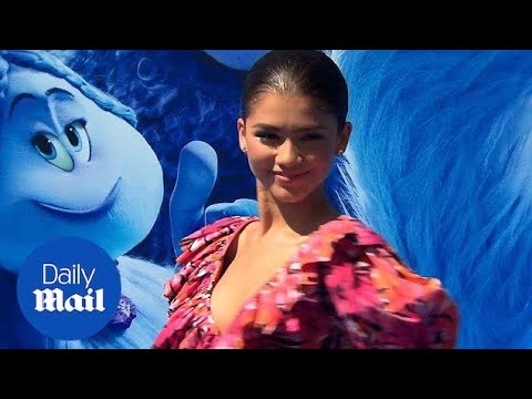 Zendaya is gorgeous on blue carpet for 'Small Foot' premiere - YouTube