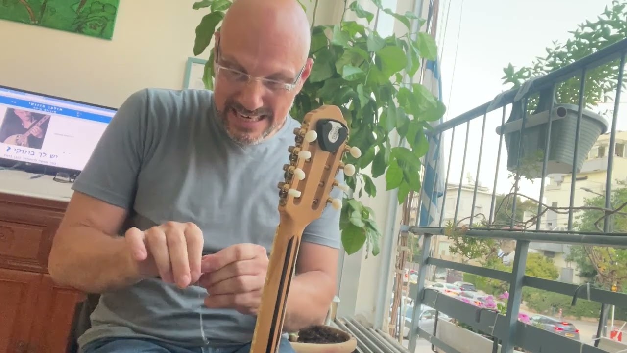 החלפת מיתרים לבוזוקי