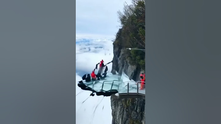 Glass bridge destroyed, visitors fell into a 1000 meter high ravine#shorts