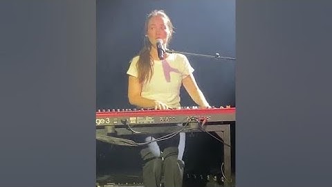 Sigrid - DYNAMITE - LIVE Philadelphia TLA 09/29/22 AJB