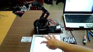 Điều khiển cánh tay robot bằng IPad sử dụng PHPoC Blue.