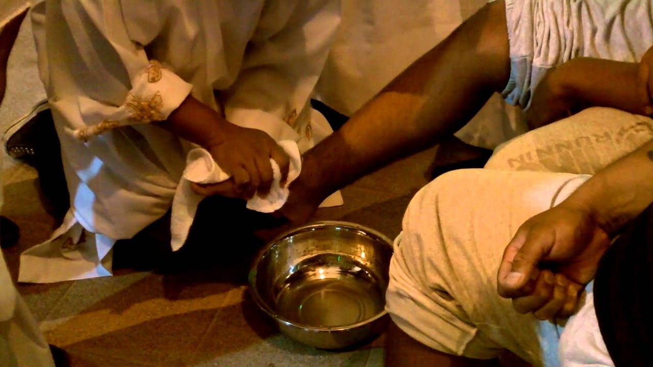 Lavado de pies en el Jueves Santo - YouTube