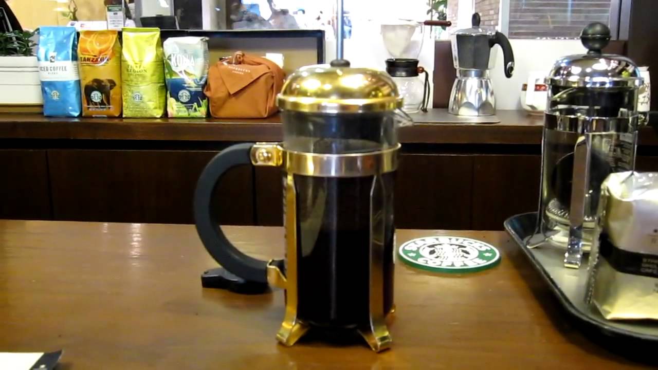 STARBUCKS Shinjyuku Marui Black Apron Store, Serving RESERVE 100 KONA with iced French Press