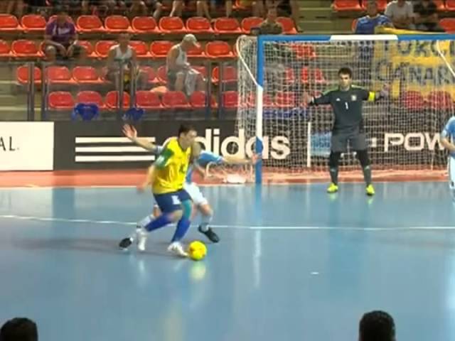 Enquete elege Falcão o maior jogador de futsal da história