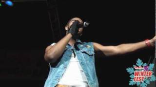 Power 98: Omarion performs &quot;Do It&quot; and Serenades Ladies On Stage!