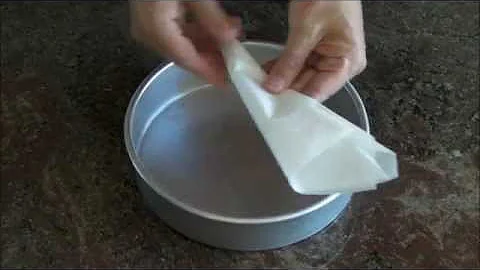 Quick Way To Cut Parchment Paper To Fit Round Pan
