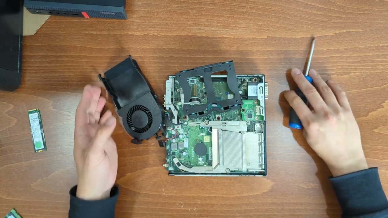 Lenovo ThinkCentre M920Q Tiny - Teardown and Upgrade SSD, RAM, CPU