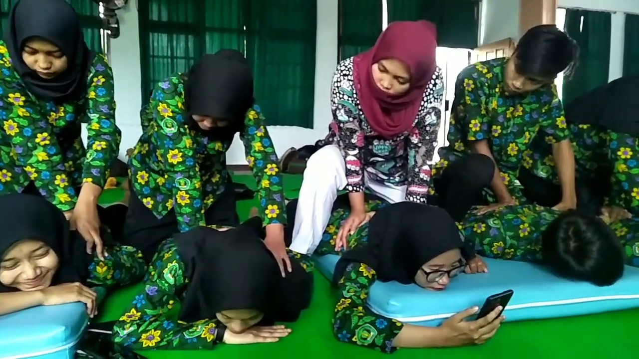 PIJAT URUT TRADISIONAL : TITIK TEKAN PINGGANG DAN PUNGGUNG 