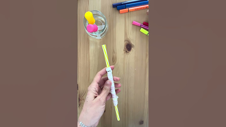 פעילות קלילה להכנה , מנייר סופג. אפשר לתת לילדים לשחק ועל הדרך להתאמן על המוטוריקה העדינה שלהם...