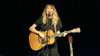 Download Lagu Molly Tuttle - \ MP3