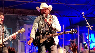 Jon Wolfe - Airport Kiss - Floresville, Texas