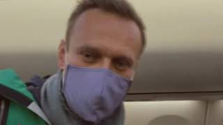 Навальный прилетел в Россию