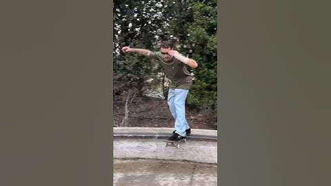 Perfect Nose Slide on the Ledge #skateboard #youtuber #skate #skateboardtricks #carverskateboards
