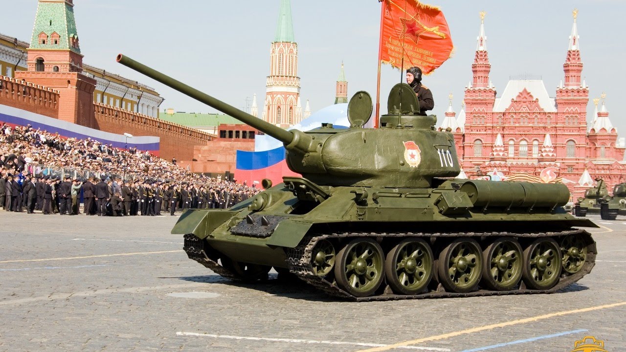 Май 9 т. Танк т-34 на красной площади. Танк т-34 на параде. Т-34-85 на параде Победы. Т34-85 танк Победы.