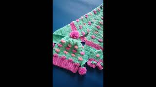 set per bebe 6 deri 9 muajsh e punuar me grep model gurkali nga Punime Dore Lumturi