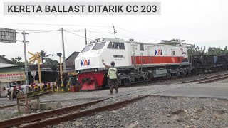 KLB Ballast Melintas di Perlintasan Kereta Api Mranggen | Palang Wantech