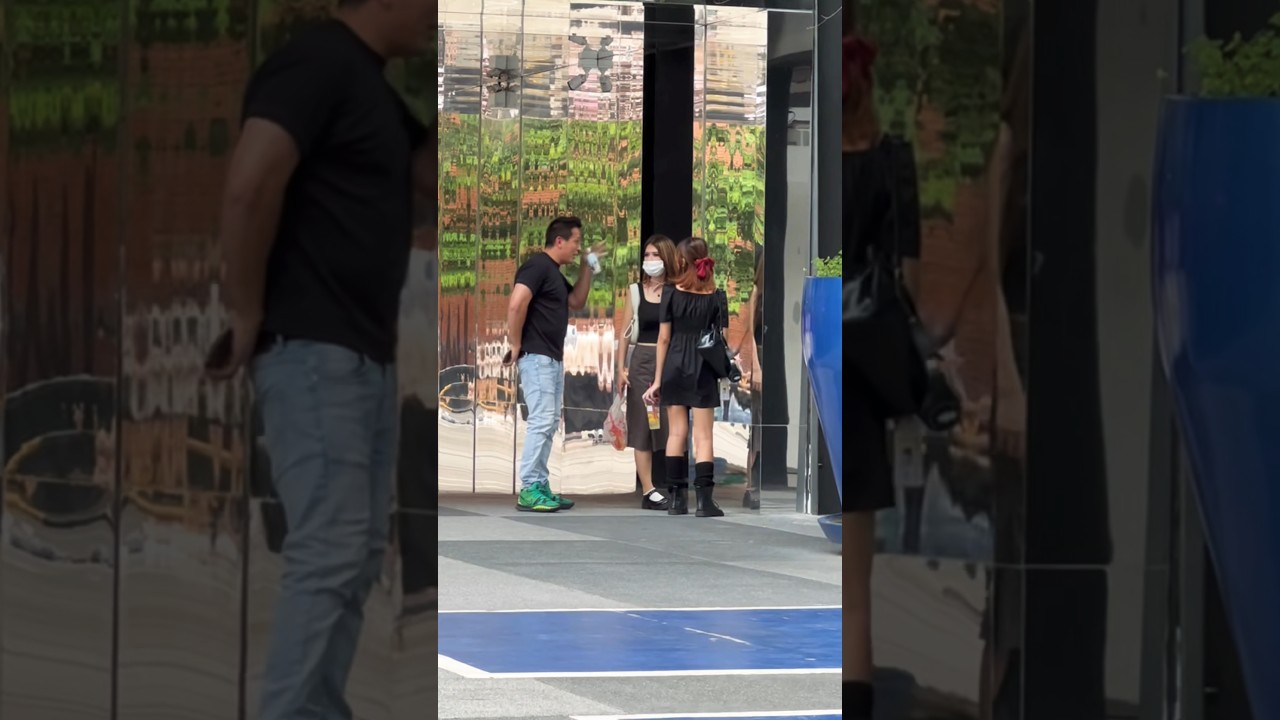 Talking with cute Thai girls 