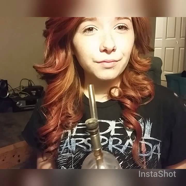 Girl smoking dabs/bong - YouTube