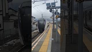 JR東日本長野支社の大糸線の島内駅に特急あずさ46号新宿行きが島内駅を通過するミュージックホーン1回