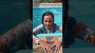 A laura jogou celular da priminha na piscina #drama #shorts