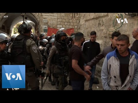 Israeli Security Forces, Palestinians Clash Near Jerusalem’s Al-Aqsa Mosque