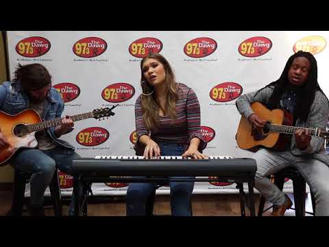 Abby Anderson - 'Make Him Wait' | Live in the Lobby