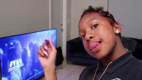 MY FIRST YOUTUBE VIDEO! *GET TO KNOW ME*