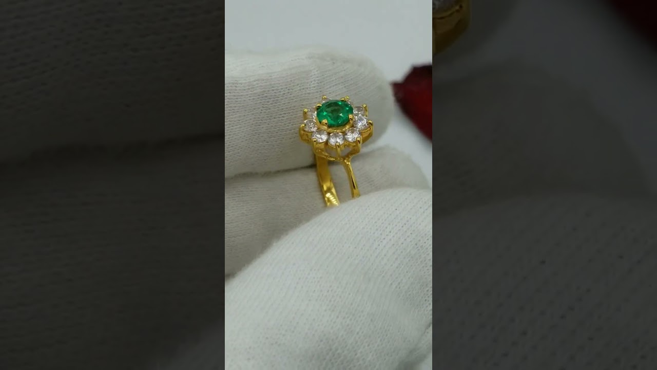 Women's emerald ring 