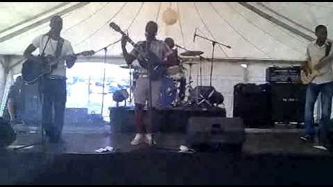 E:\edited vids for promos\The muffinz Live... Soundcheck .AVI