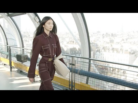 Video: Stella McCartney otriasla Parížom