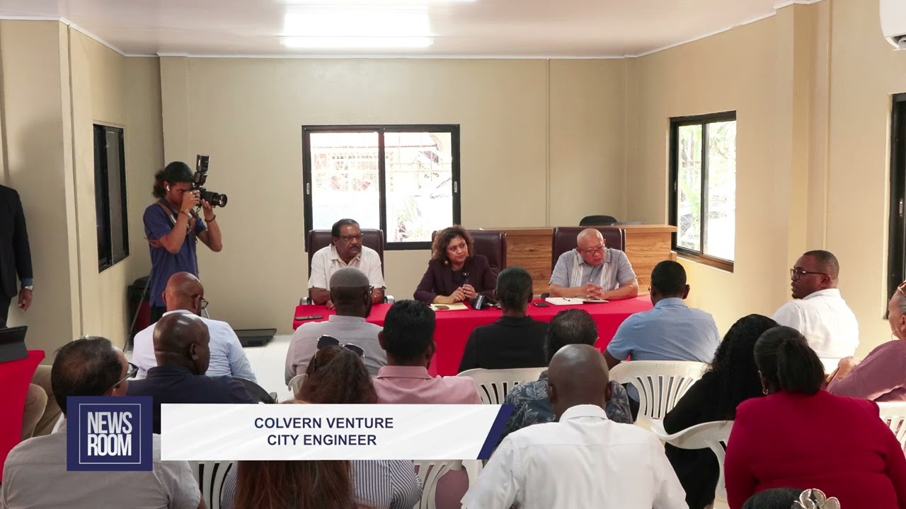 Ввод в эксплуатацию здания мэрии приостановлен из-за продолжающихся мелких работ на территории ко...