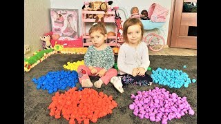 Ева и Алиса играют с уточками! Учим цвета с утятами! Видео для детей!
