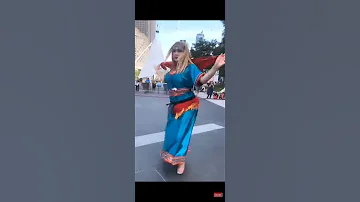 رقص قبائلية في شوارع فرنسا 