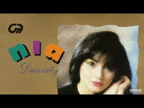 Nia Daniaty - Gelas - Gelas Kaca Golden Memories Asia