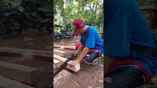 Cara Potong Kayu Pake Gergaji Manual