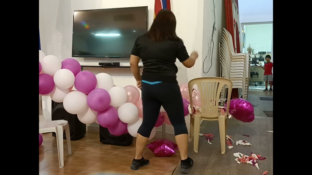 Popping More Balloon Garlands