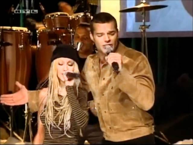 Christina Aguilera feat Ricky Martin - Nobody Wants To Be Lonely (TOTP 2001) HD class=