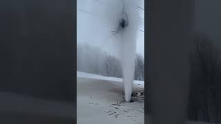 ⚡️Pipe bursts at Beech Mountain ski resort directly on skiers stuck on lift. All survived 😥