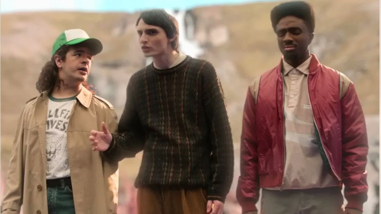 🎤 Finn Wolfhard’s Hilarious SNL Debut Roasts Stranger Things! 🤯