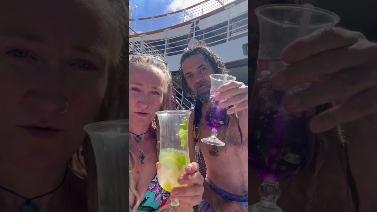 Cruise Tip: Bring Your Own Straws! 😂🍹 | The Saz n Daz Show #Shorts
