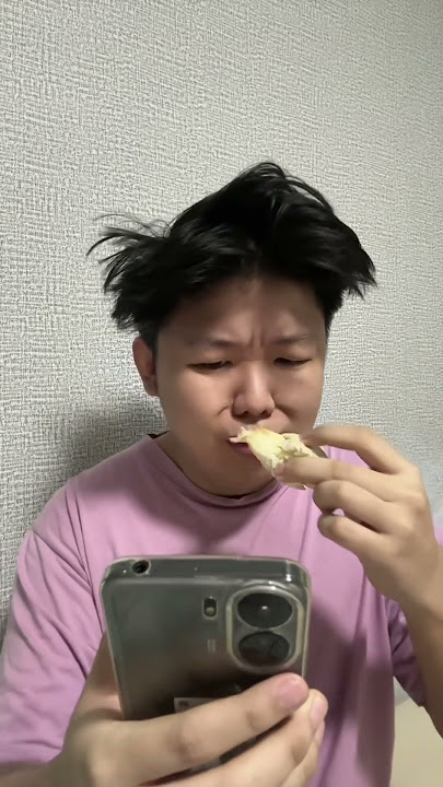 JANGAN MAIN HP WAKTU LAGI MAKAN